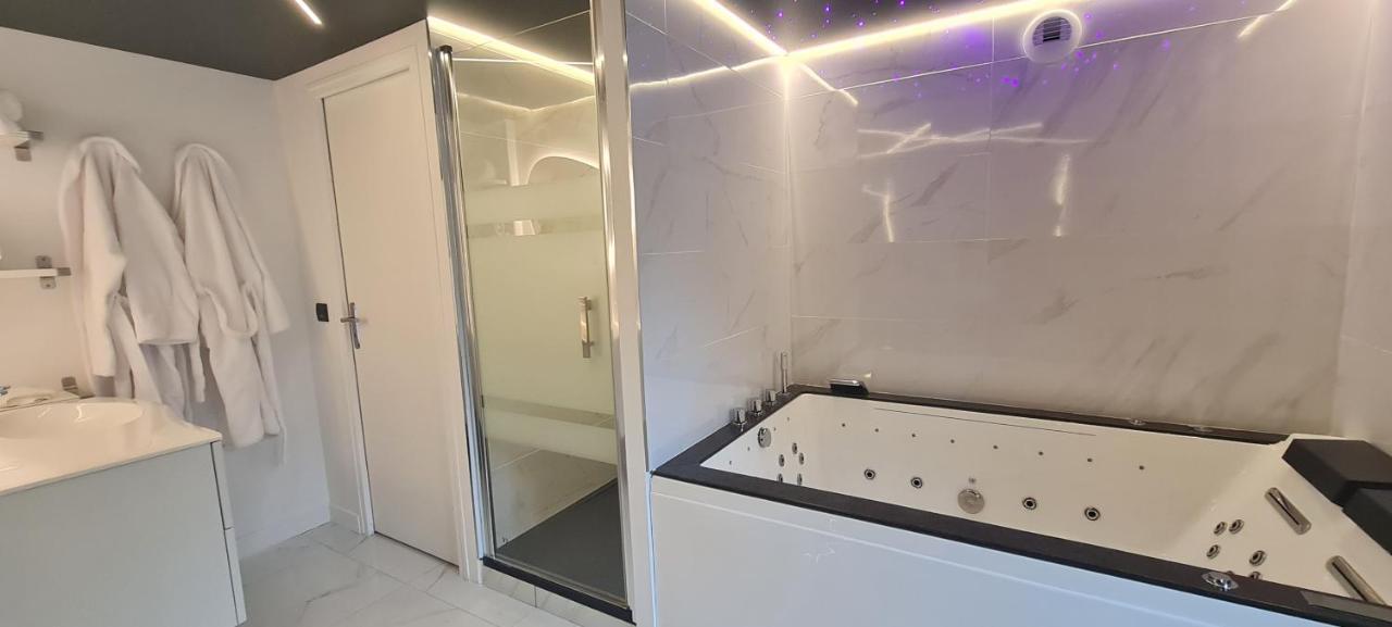 Le Sainte Jeanne Hotel Cormeilles-en-Vexin Ngoại thất bức ảnh